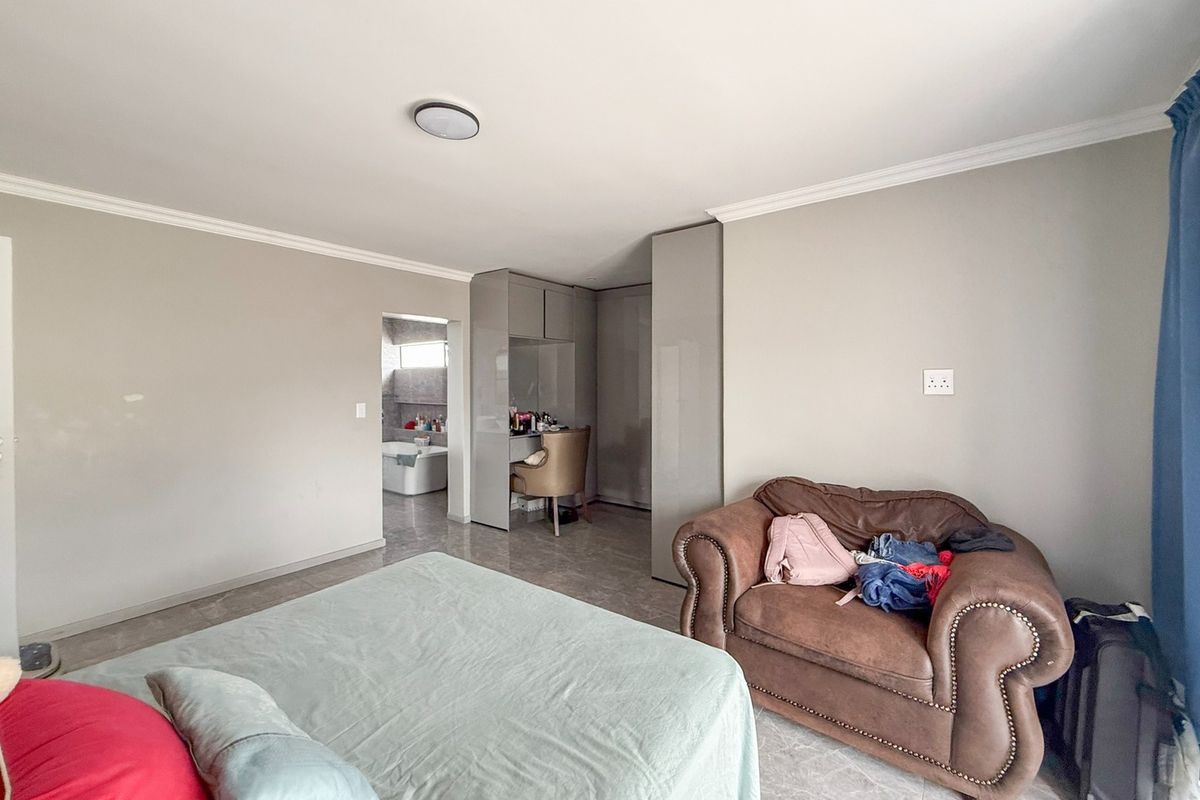 4 BEDROOM MASTERPIECE IN PINNACLE VIEW - Photo 4