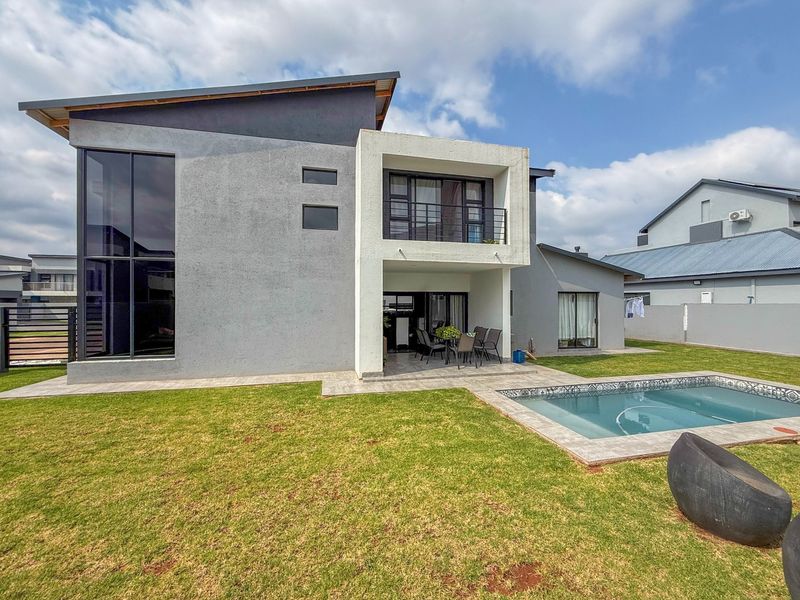 4 BEDROOM MASTERPIECE IN PINNACLE VIEW - Photo 9