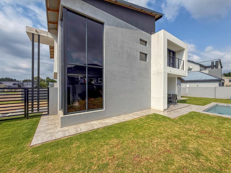 4 BEDROOM MASTERPIECE IN PINNACLE VIEW - Photo 8