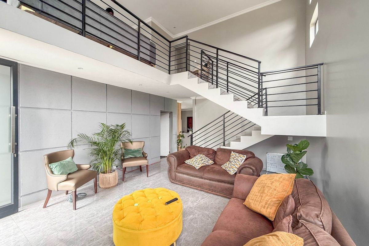 4 BEDROOM MASTERPIECE IN PINNACLE VIEW - Photo 2