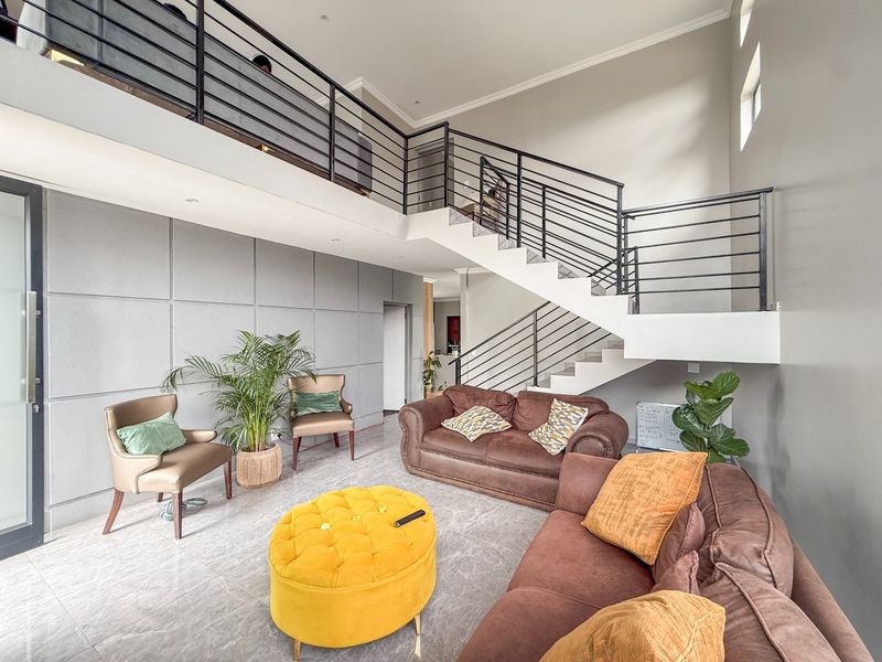 4 BEDROOM MASTERPIECE IN PINNACLE VIEW - Photo 2