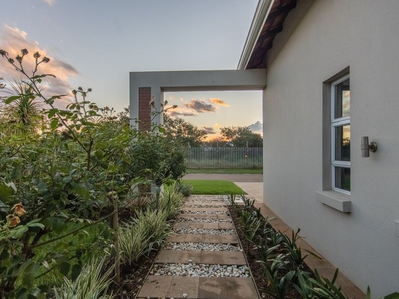 House For Sale In Hartbeespoort - Photo 4