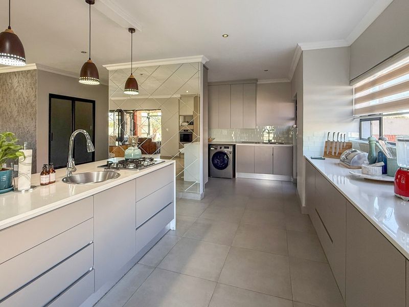 An Extraordinary Family Home on 1 269m2 — Where Country Estate Living Reaches Its Finest Expression - Photo 10