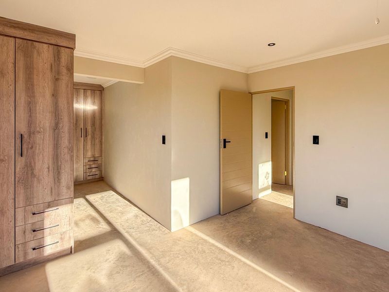 Effortless Estate Living With Farmland and Mountain Views - Photo 3