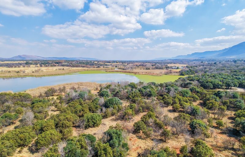 Over 1 000m2 Prime Land With Remarkable Views. A Stand That Earns Its Place Among Leloko's Finest
