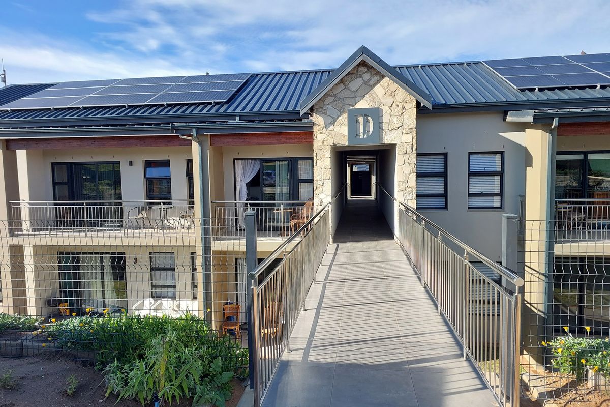Exclusive, Convenient, Pure Luxury Living: Retirement Studio in Hartland Lifestyle Estate - Photo 2
