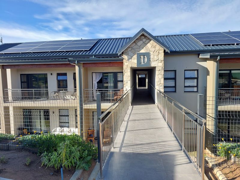 Exclusive, Convenient, Pure Luxury Living: Retirement Studio in Hartland Lifestyle Estate - Photo 2