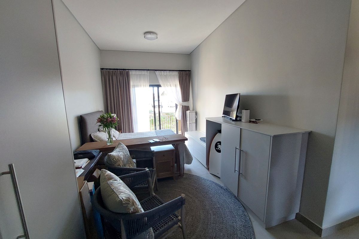 Exclusive, Convenient, Pure Luxury Living: Retirement Studio in Hartland Lifestyle Estate - Photo 4