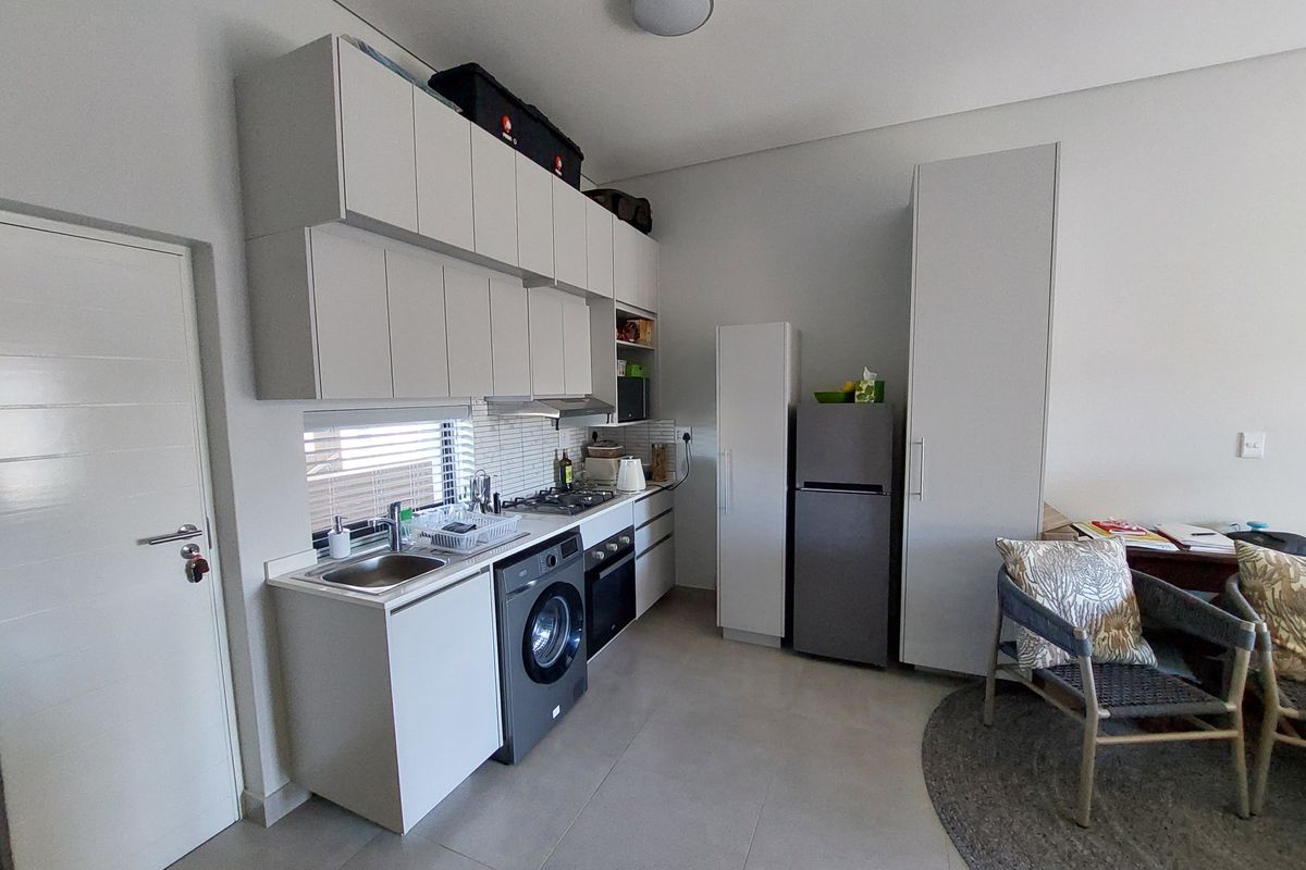 Exclusive, Convenient, Pure Luxury Living: Retirement Studio in Hartland Lifestyle Estate - Photo 3