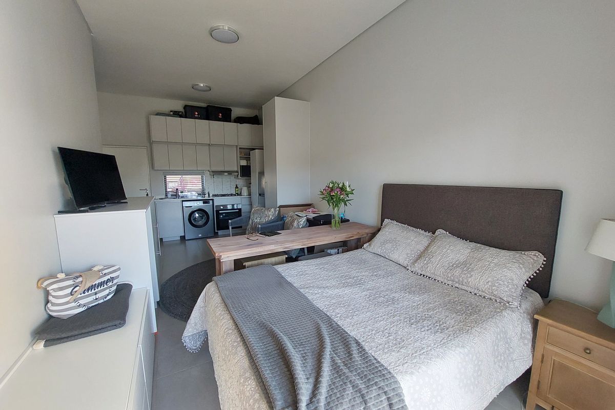 Exclusive, Convenient, Pure Luxury Living: Retirement Studio in Hartland Lifestyle Estate - Photo 5