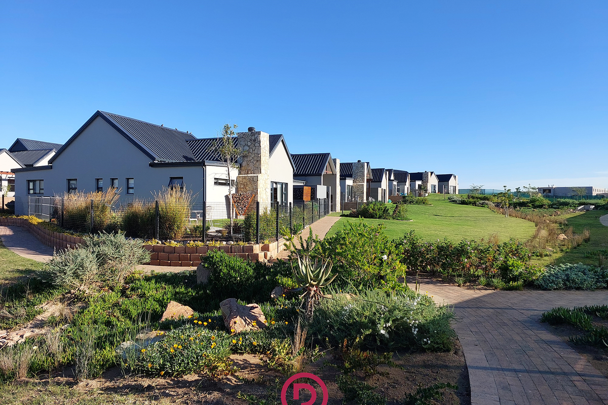2 Bedroom 2 Bathroom Garden Sanctuary in Prestigious Hartland - Photo 2