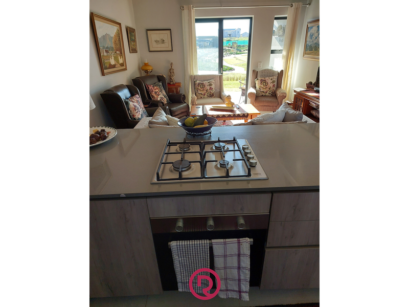 2 Bedroom 2 Bathroom Garden Sanctuary in Prestigious Hartland - Photo 8