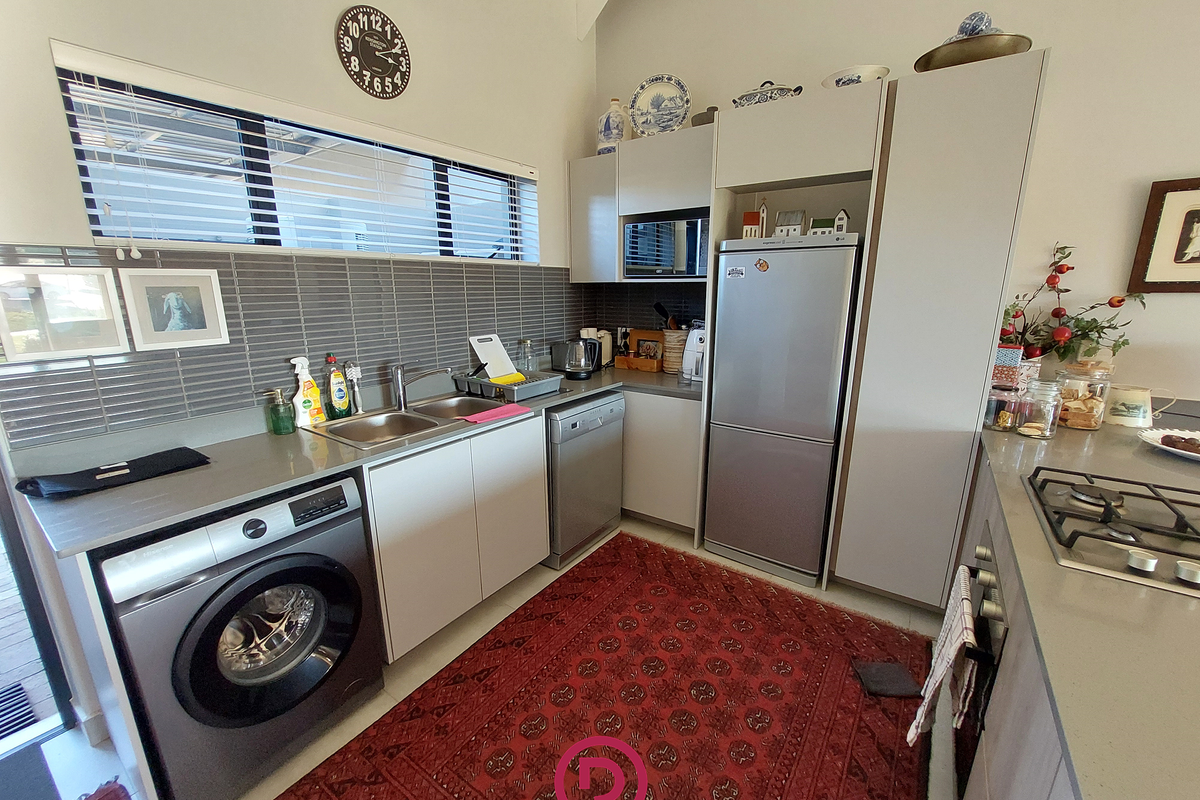 2 Bedroom 2 Bathroom Garden Sanctuary in Prestigious Hartland - Photo 5