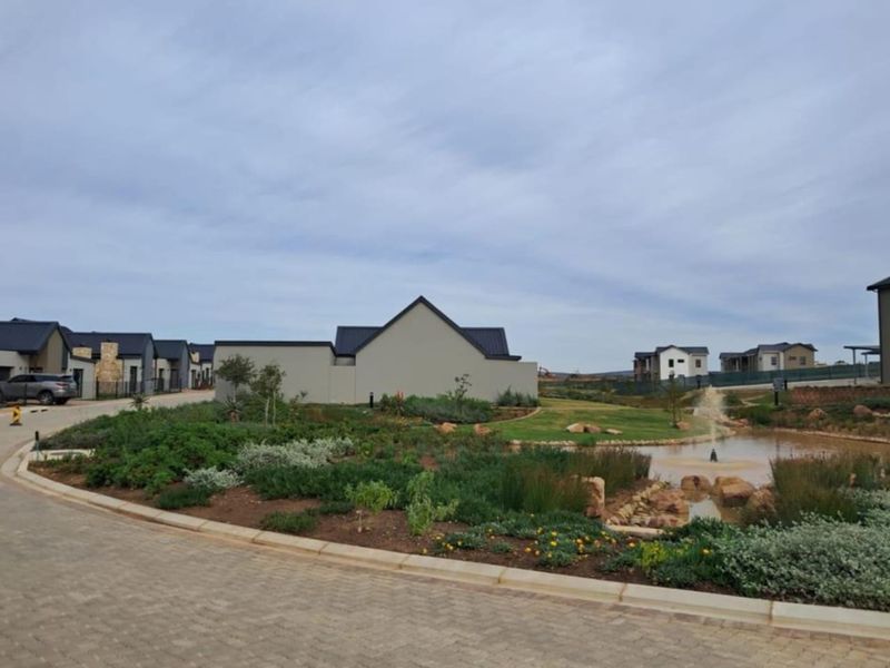 Effortless Retirement Living in the Heart of Hartland - Photo 1