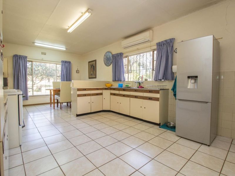 A Rare Find in Knoppieslaagte – Tranquil Country Living Meets Versatile Investment Potential - Photo 2