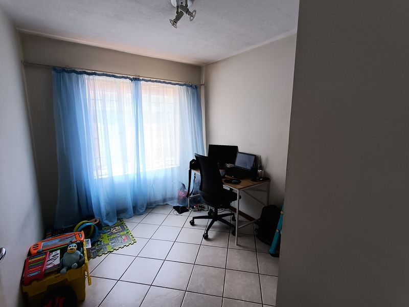 Lovely Ground-Floor Unit in Secure Estate – Ideal Investment or Starter Home - Photo 6