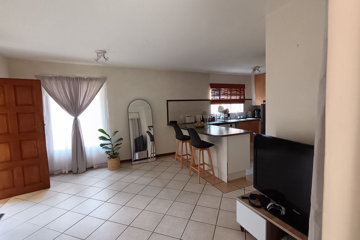 Lovely Ground-Floor Unit in Secure Estate – Ideal Investment or Starter Home - Photo 5