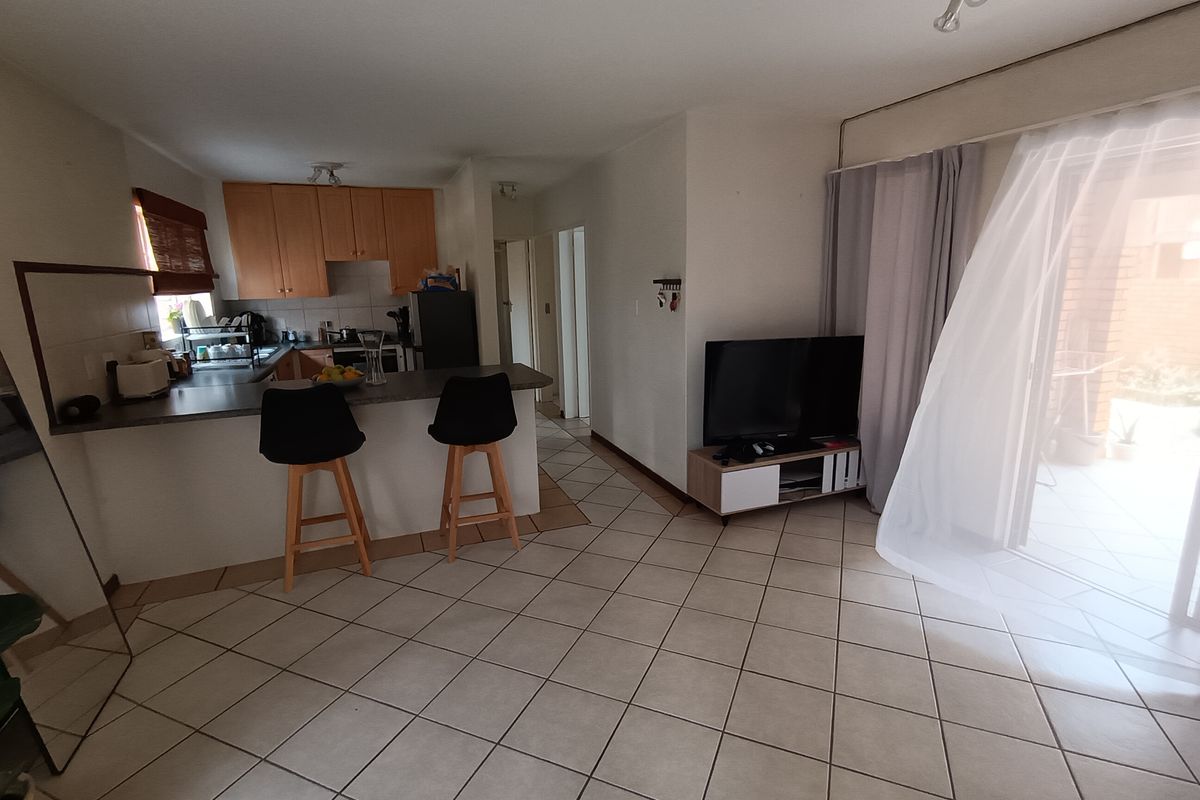 Lovely Ground-Floor Unit in Secure Estate – Ideal Investment or Starter Home - Photo 3