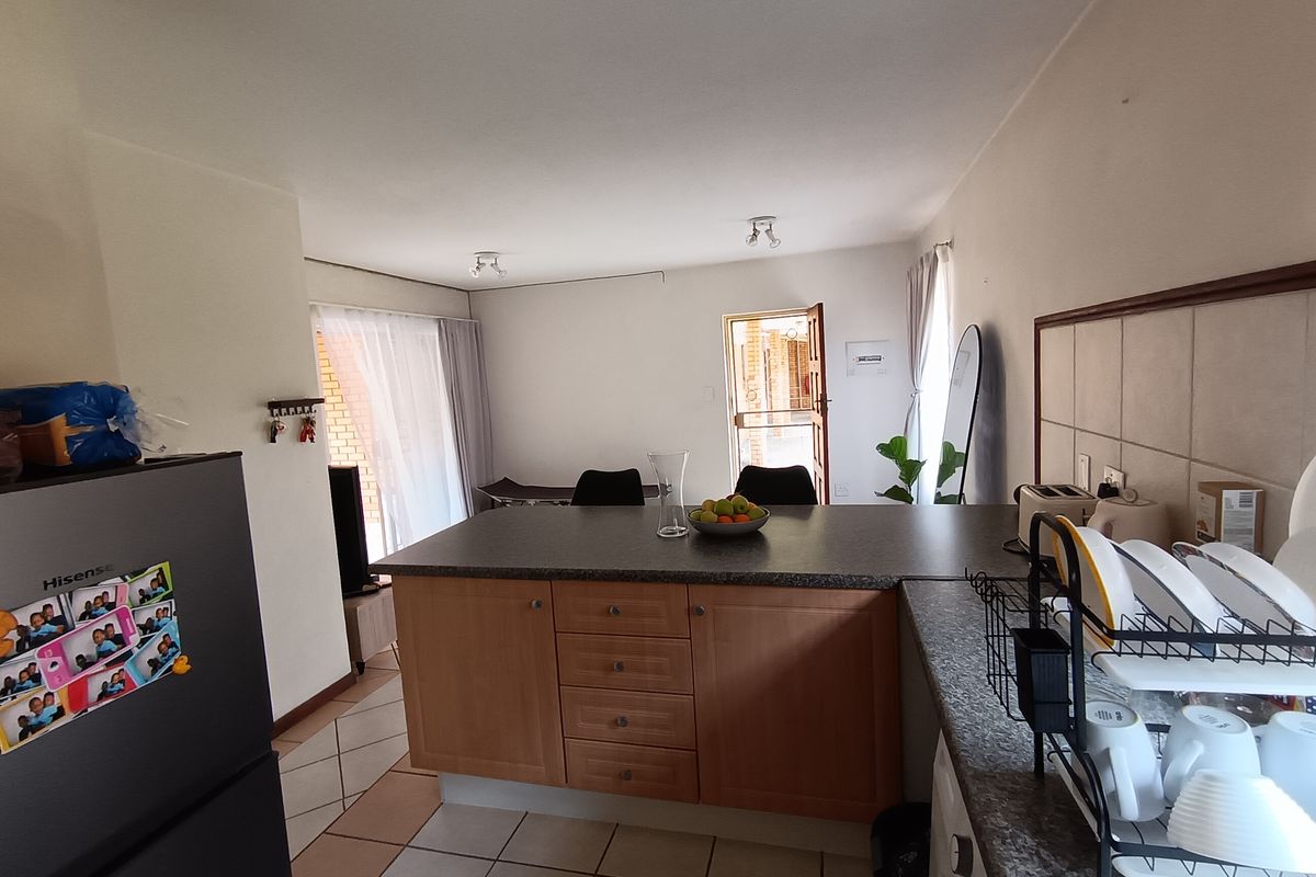 Lovely Ground-Floor Unit in Secure Estate – Ideal Investment or Starter Home - Photo 4