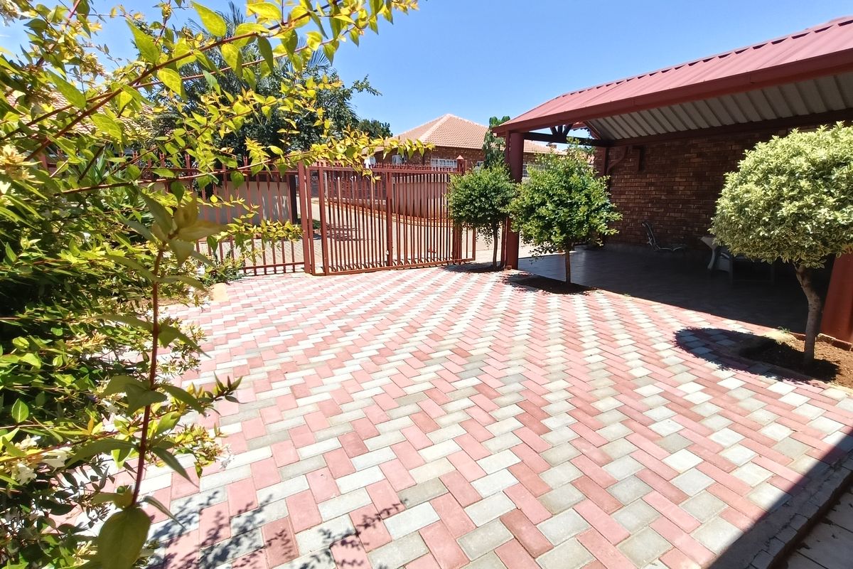 3 Bedroom Full Title Townhouse | Move-In Ready - Photo 5