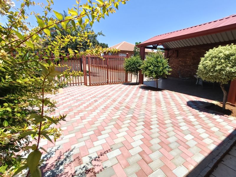 3 Bedroom Full Title Townhouse | Move-In Ready - Photo 5