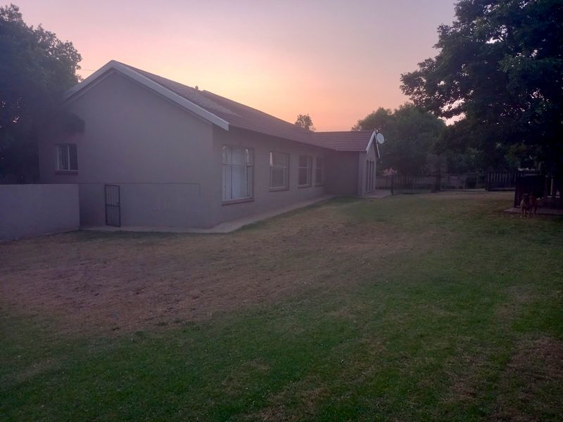 Spacious Family Home with Endless Potential! - Photo 6