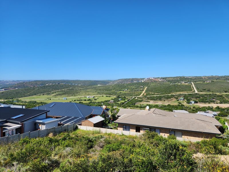 Discover the perfect canvas for your dream home with this vacant stand. - Photo 4