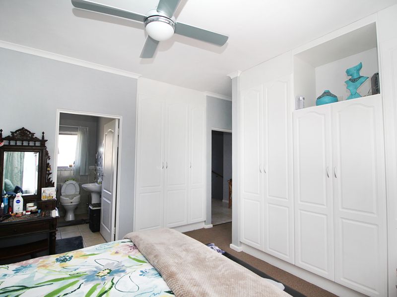 Spacious 3-Bedroom Townhouse in Island View – New to the Market! - Photo 10