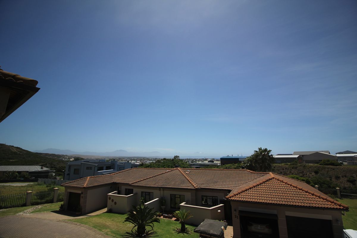 Spacious 3-Bedroom Townhouse in Island View – New to the Market! - Photo 5