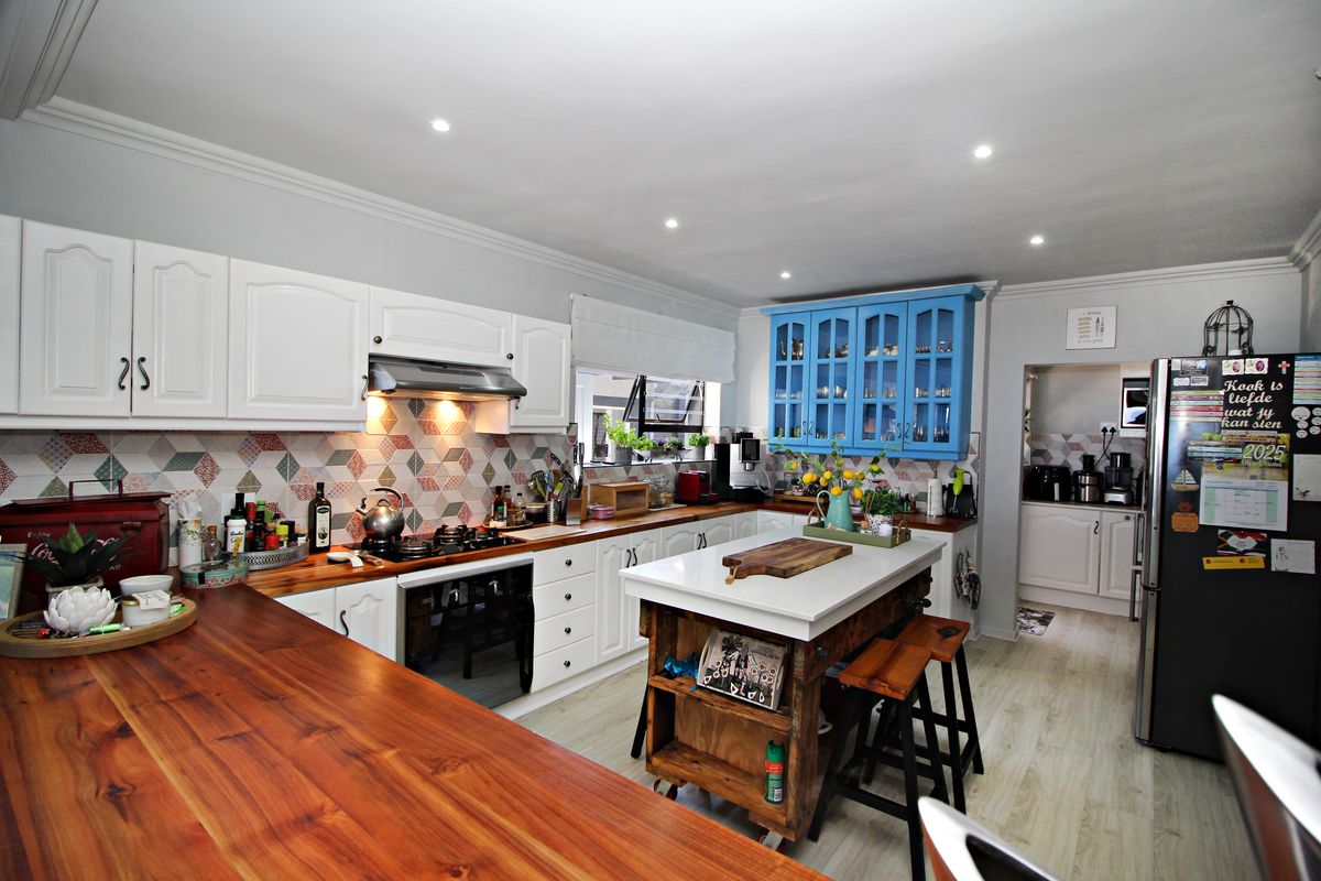 Beautiful Modern house with spectacular views. - Photo 5