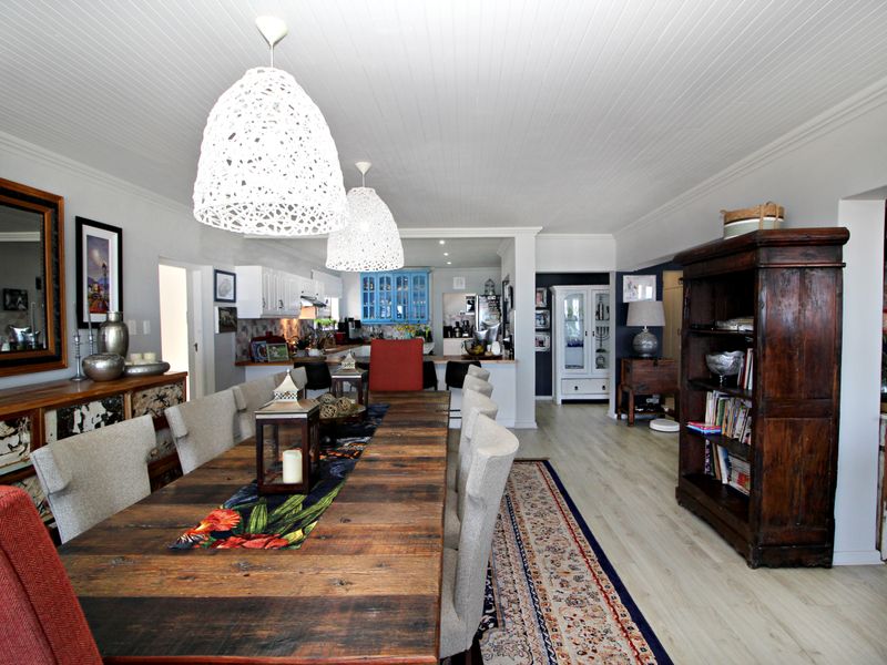 Beautiful Modern house with spectacular views. - Photo 9