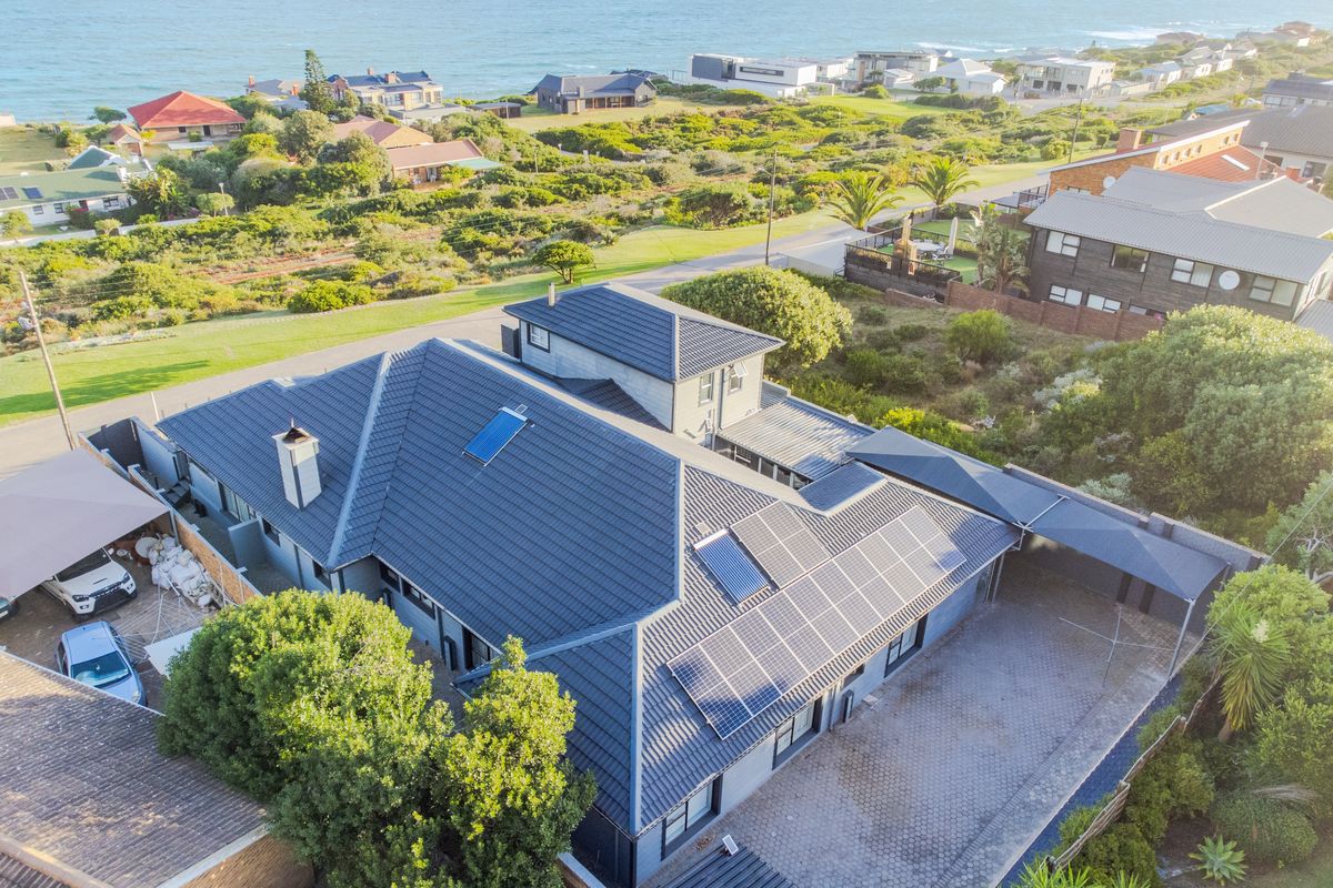 Beautiful Modern house with spectacular views. - Photo 3