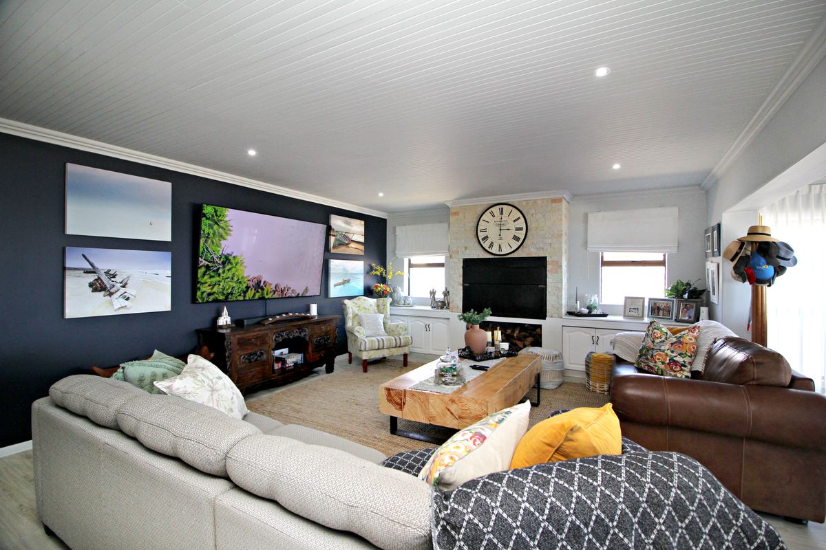 Beautiful Modern house with spectacular views. - Photo 4