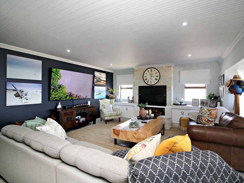 Beautiful Modern house with spectacular views. - Photo 4