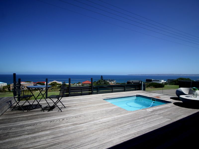 Beautiful Modern house with spectacular views. - Photo 2