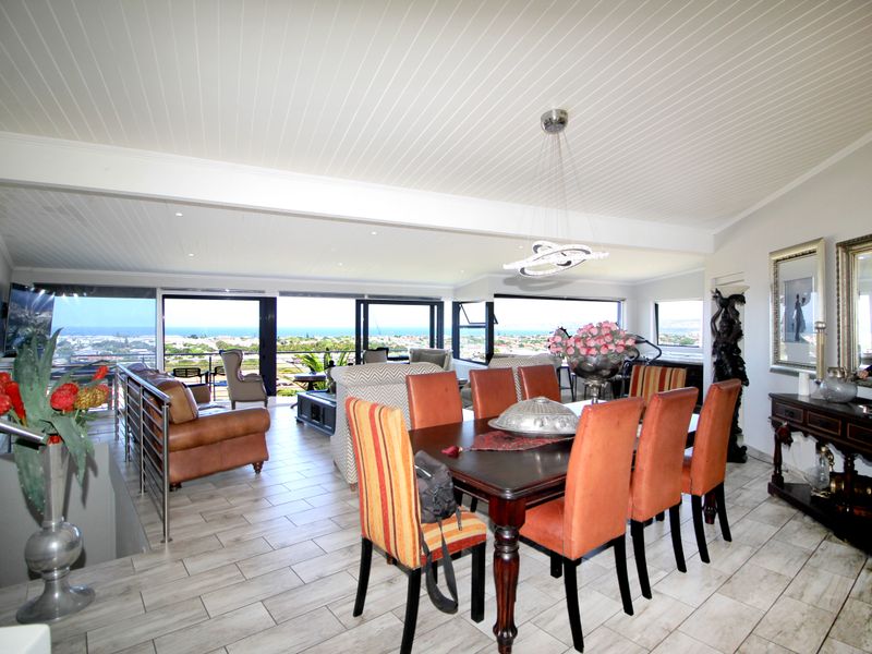 Spacious Family Home with Unobstructed Views in Beautiful Hartenbosheuwels! - Photo 9