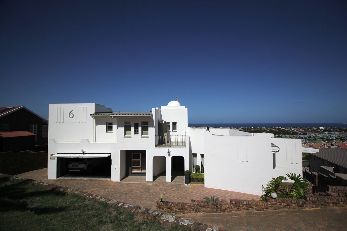 Spacious Family Home with Unobstructed Views in Beautiful Hartenbosheuwels! - Photo 2