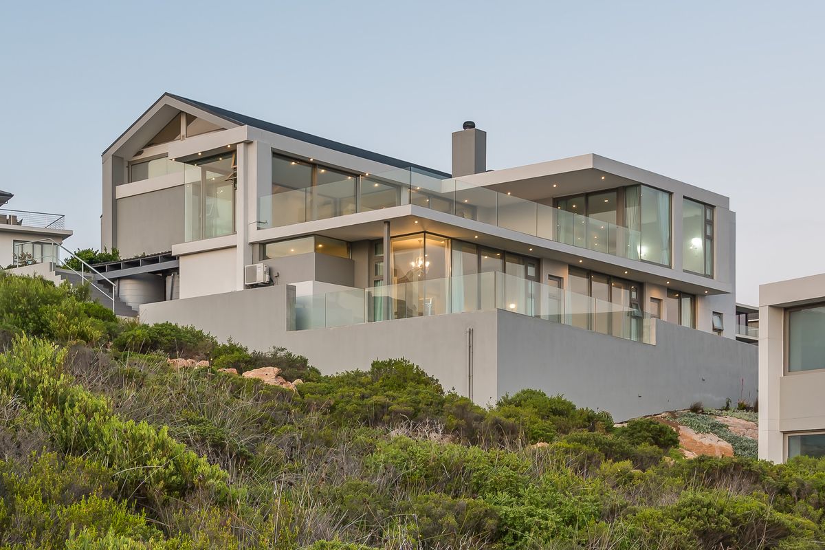 Elevated Living in Tranquil Luxury - Photo 3