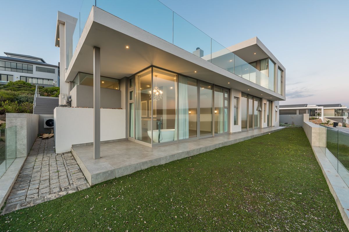 Elevated Living in Tranquil Luxury - Photo 4
