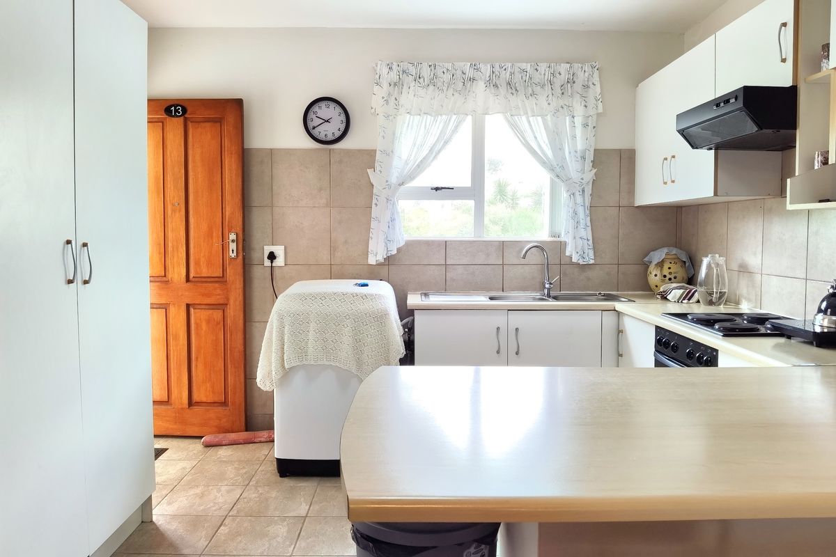 Cosy 3 bedroom apartment/flat located in Hartenbos Central. - Photo 5