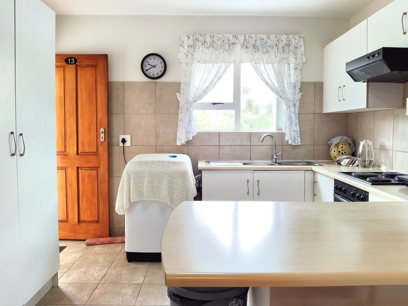 Cosy 3 bedroom apartment/flat located in Hartenbos Central. - Photo 5