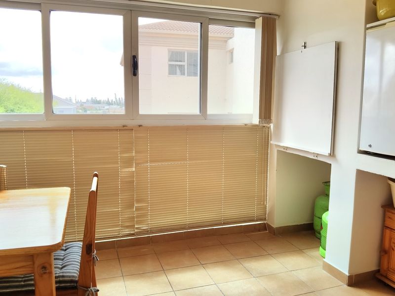 Cosy 3 bedroom apartment/flat located in Hartenbos Central. - Photo 8
