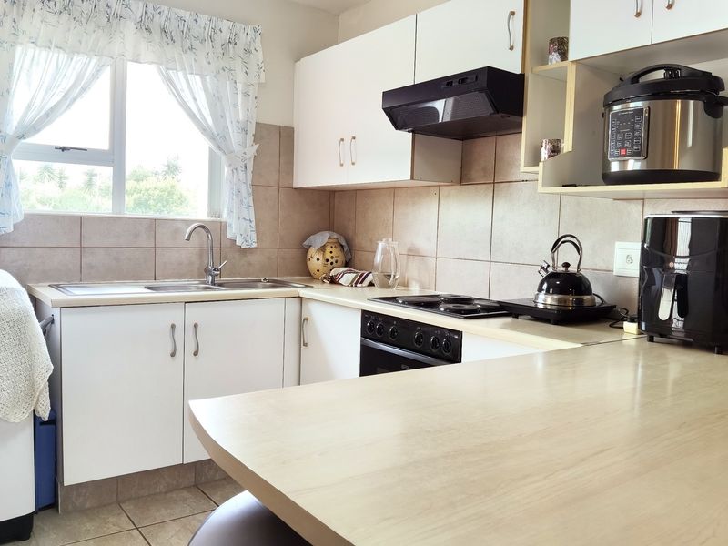 Cosy 3 bedroom apartment/flat located in Hartenbos Central. - Photo 7