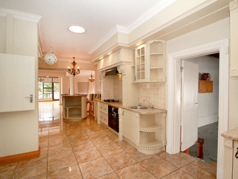 Absolutely Stunning Freestanding Home in Central Hartenbos - Photo 10