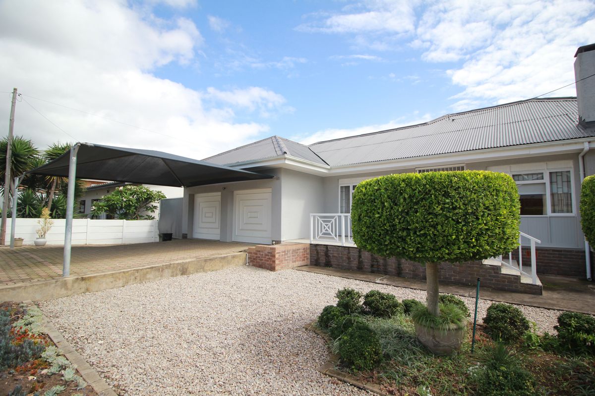 Absolutely Stunning Freestanding Home in Central Hartenbos - Photo 2