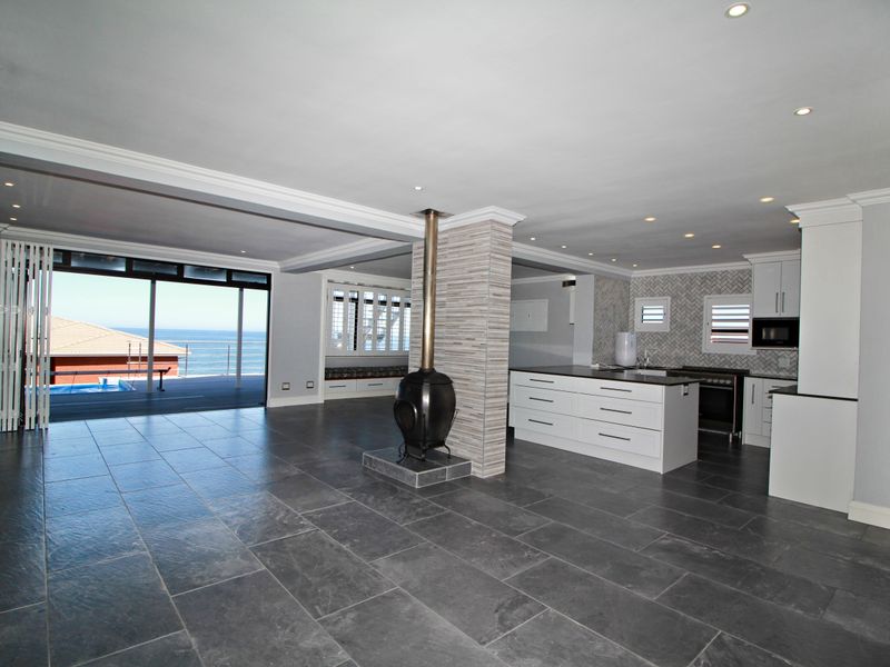 Beautiful home with pool Invester or big family - Photo 4