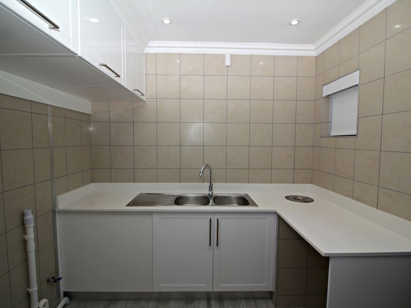 Beautiful home with pool Invester or big family - Photo 9