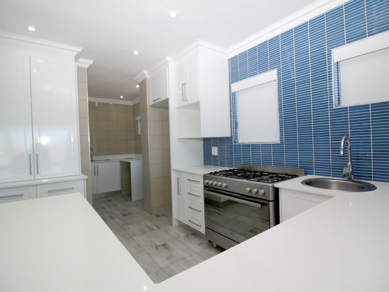 Beautiful home with pool Invester or big family - Photo 8