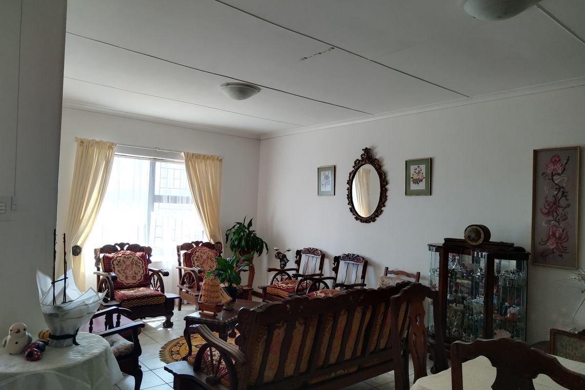 FAMILY HOME IN KLEINBRAK - Photo 5