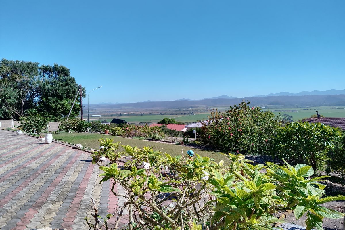 FAMILY HOME IN KLEINBRAK - Photo 3